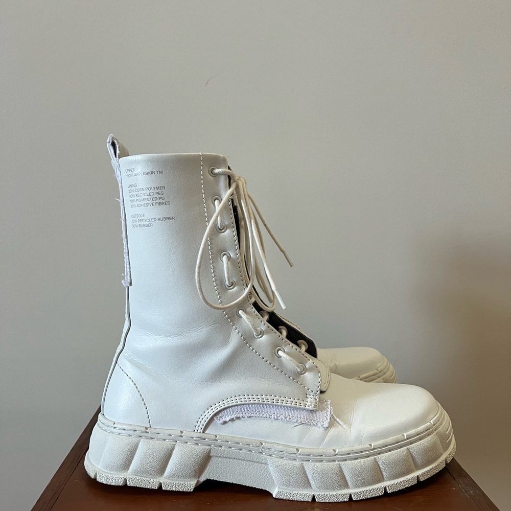Viron White 1992Z Apple Boots - size 8 men’s